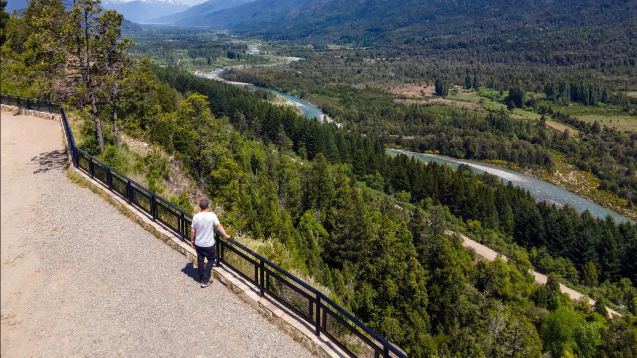 El Bols&oacute;n te invita a recorrer la red de sendas y refugios del r&iacute;o Azul