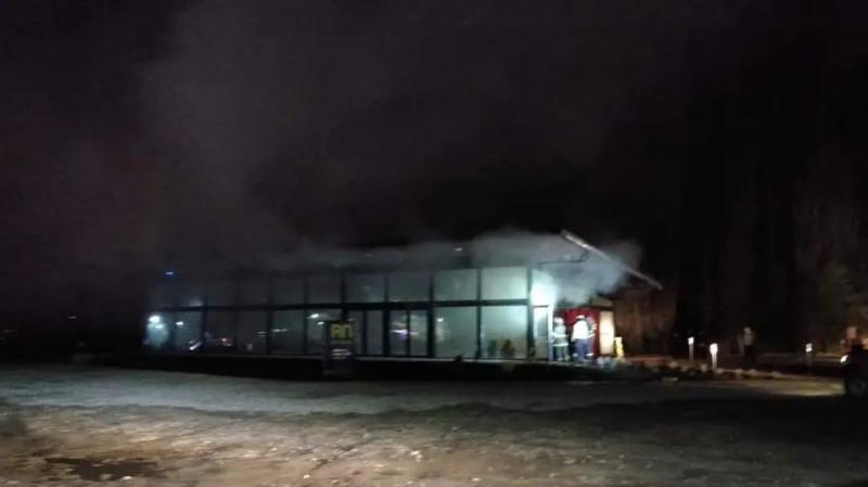 Consternaci&oacute;n por el incendio que afect&oacute; al nuevo Centro de Informes Tur&iacute;sticos de El Bols&oacute;n