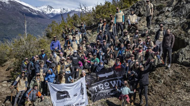 Voluntarios se unieron para recuperar un bosque incendiado en Bariloche