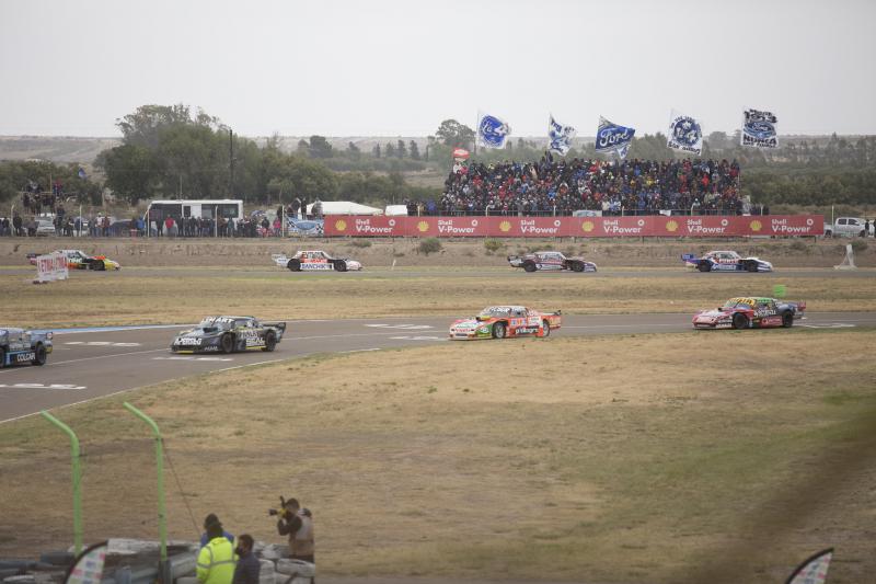 TC en Viedma: fan&aacute;ticos del autom&oacute;vilismo vibraron al ritmo de los motores