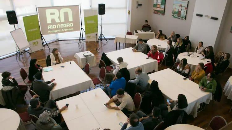 Con la participaci&oacute;n de 53 prestadores tur&iacute;sticos rionegrinos comenz&oacute; Escuela de Negocios