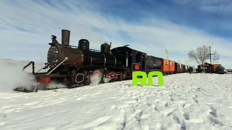 Despu&eacute;s de 28 a&ntilde;os, La Trochita volvi&oacute; a surcar la estepa rionegrina nevada