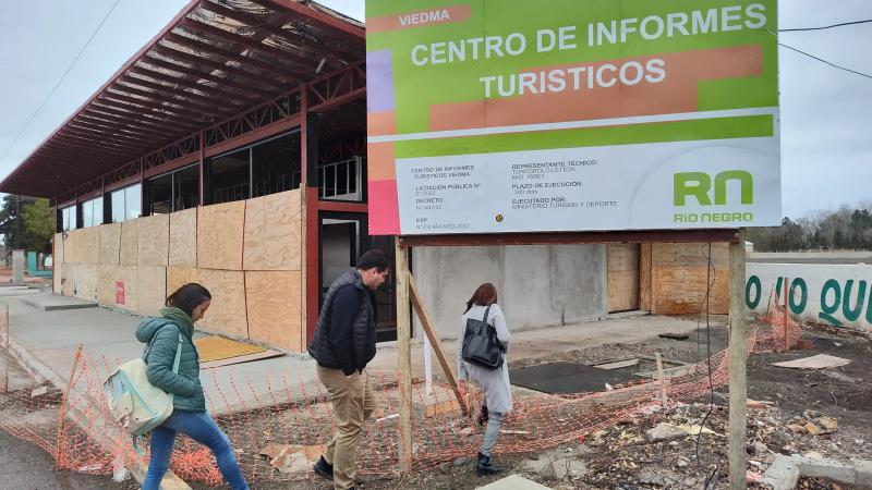 Autoridades de Turismo visitaron las obras del CIT de Viedma 