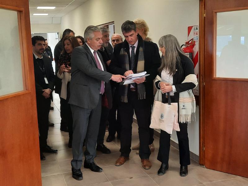 El presidente de Argentina visit&oacute; nuevas instalaciones de Ingenier&iacute;a en Telecomunicaciones en el Instituto Balseiro
