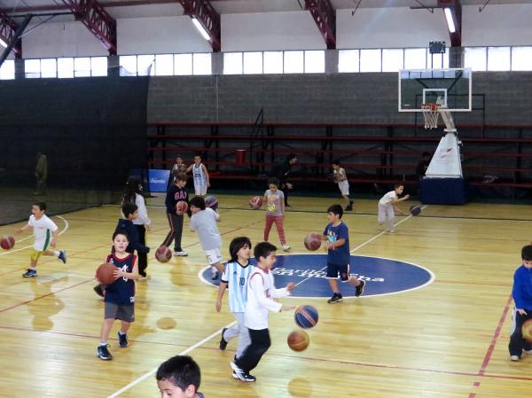 Comenz&oacute; el V Campus Invernal de Basquet