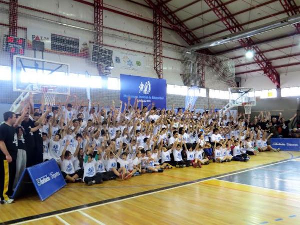 M&aacute;s de 200 chicos disfrutan del V Campus Invernal de Basquet