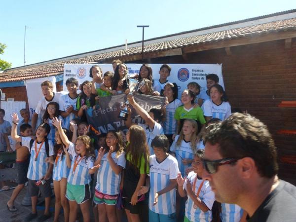 Piletas viaja con 32 nadadores al Provincial de nataci&oacute;n en Cipolletti