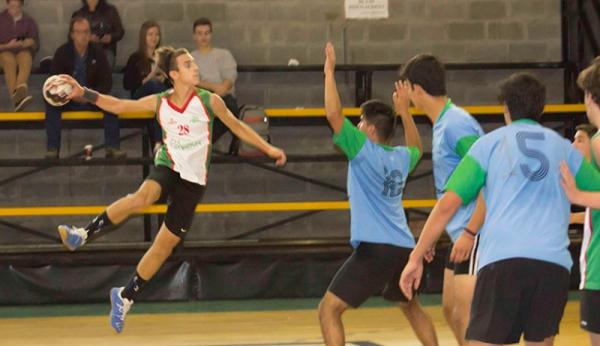 Arranc&oacute; la primera fecha del certamen de handball anual