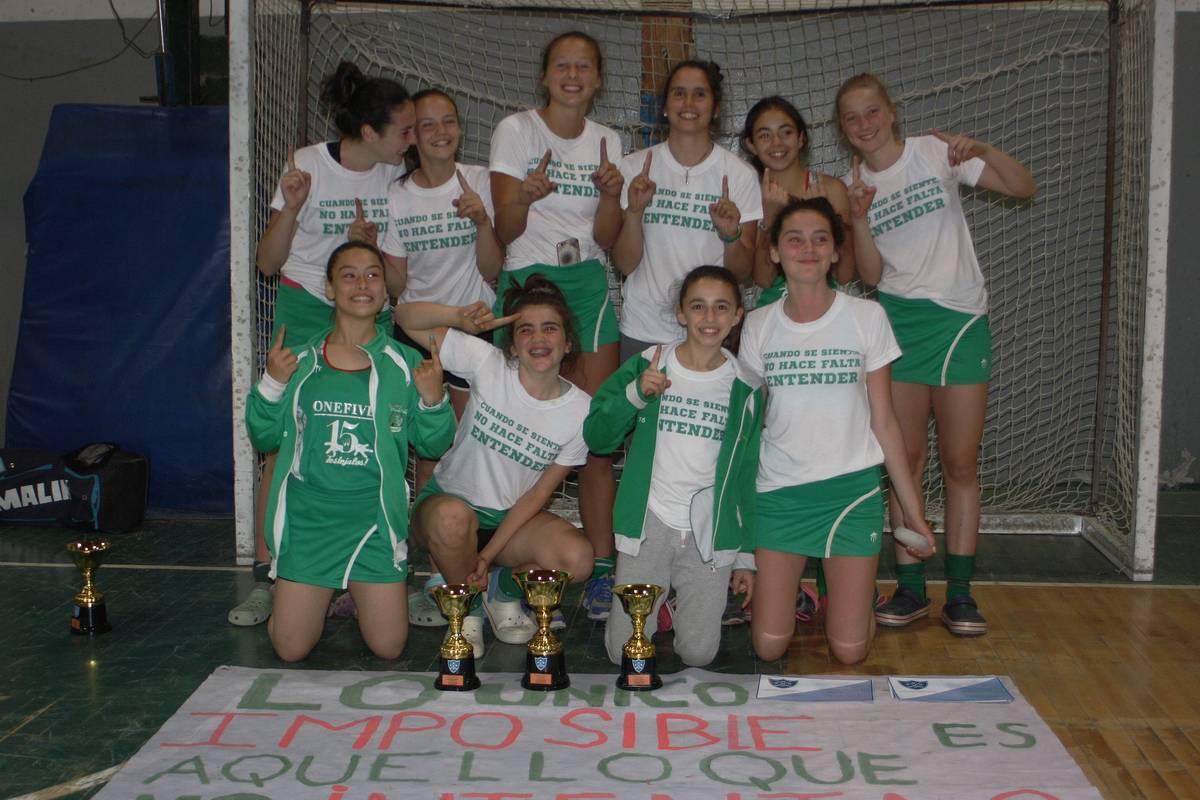 Pehuenes se coron&oacute; en la S&eacute;ptima femenina del Hockey