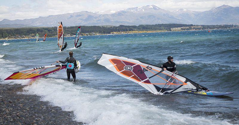 El lago Nahuel Huapi recibi&oacute; al Tour Argentino de Windsurf