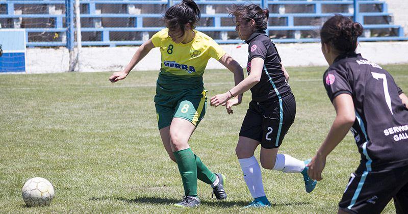 Vuelve a rodar la pelota en el f&uacute;tbol femenino