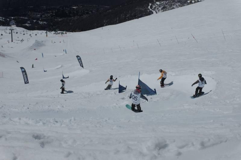 Diversi&oacute;n y competencia: se realiz&oacute; el Banked Slalom Catedral en el Snow Park