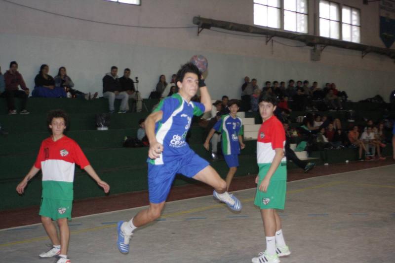 Formando nuevos valores, el handball sigue con su show