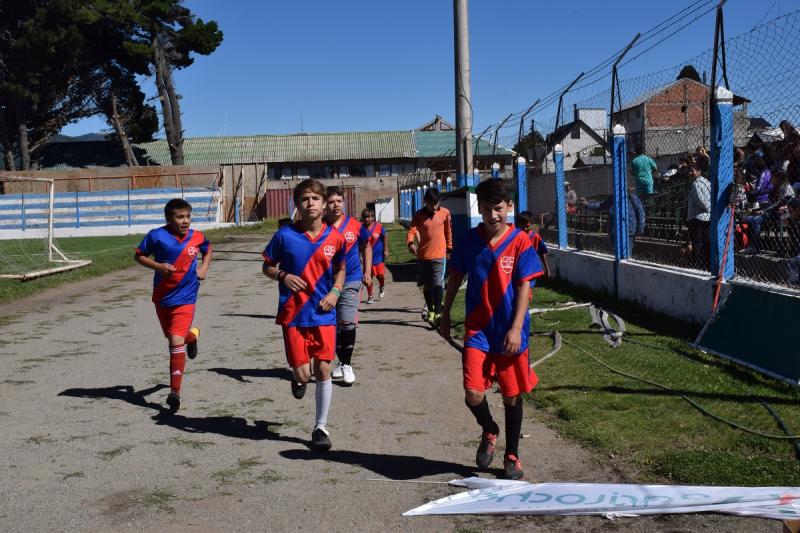 M&aacute;s de 200 j&oacute;venes participaron de la edici&oacute;n verano del Torneo de F&uacute;tbol Barrial