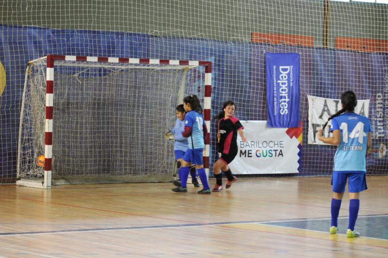 El F&uacute;tbol Femenino copa los gimnasios municipales