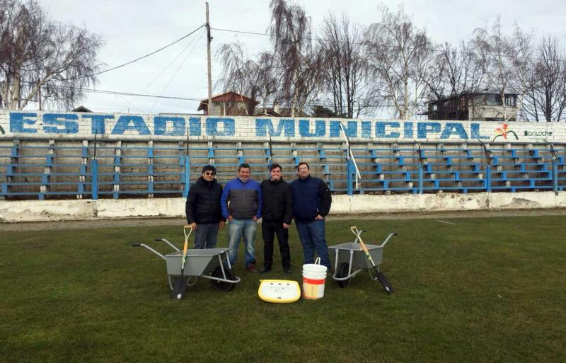 La Liga de F&uacute;tbol don&oacute; elementos para el Estadio Municipal