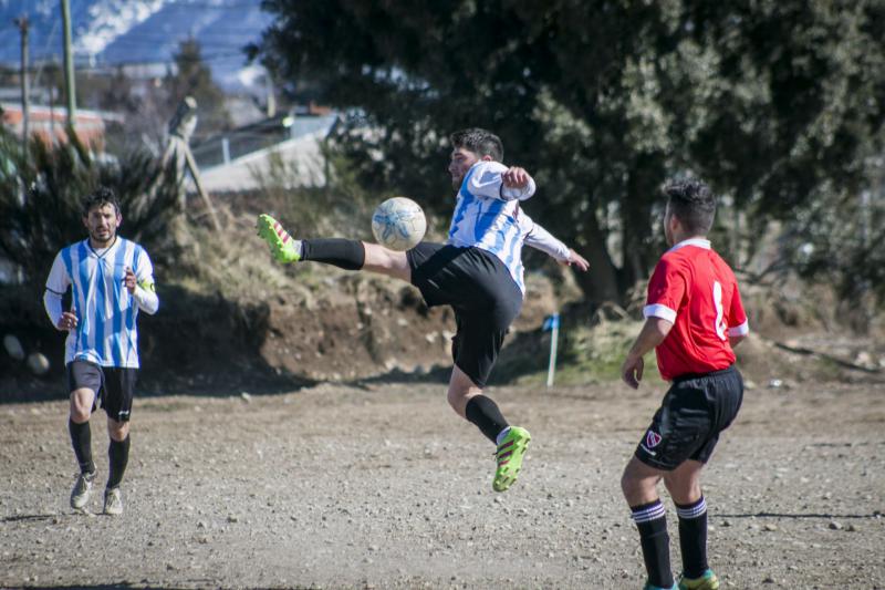 El f&uacute;tbol local volvi&oacute; con la segunda fecha de la Copa Bariloche