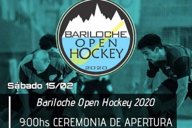 Los equipos salen a la cancha en el Bariloche Open Hockey 2020