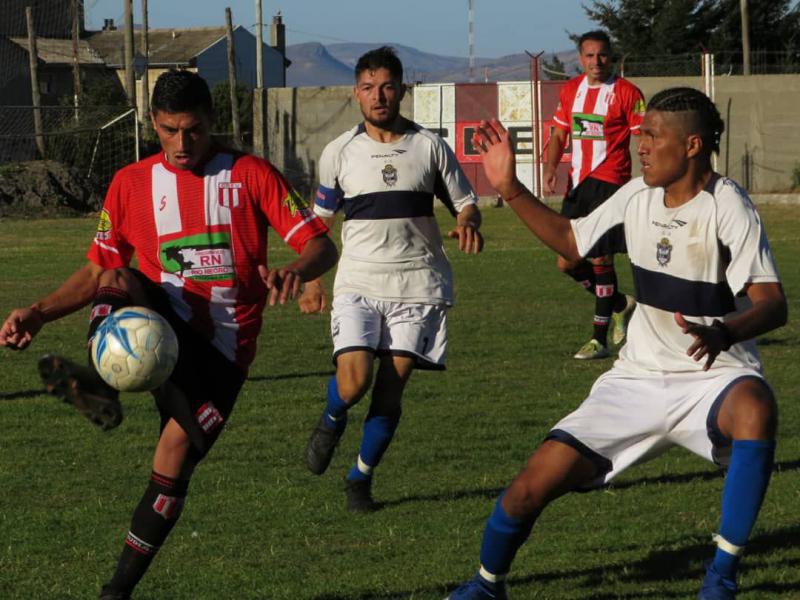 Arranc&oacute; la Copa Bariloche de f&uacute;tbol 11 con muchos goles