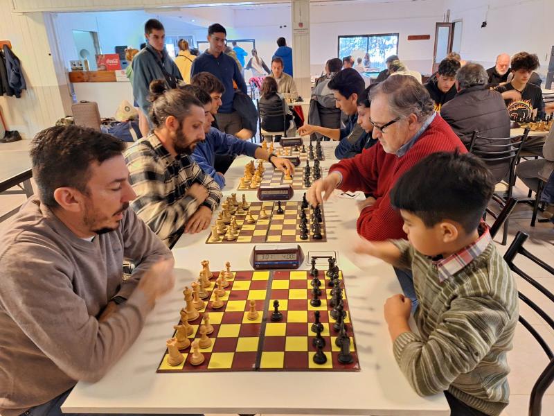 AJEDREZ: GRAN TRIUNFO DE WALTER SEGOVIA EN EL GRAND PRIX DEL MES