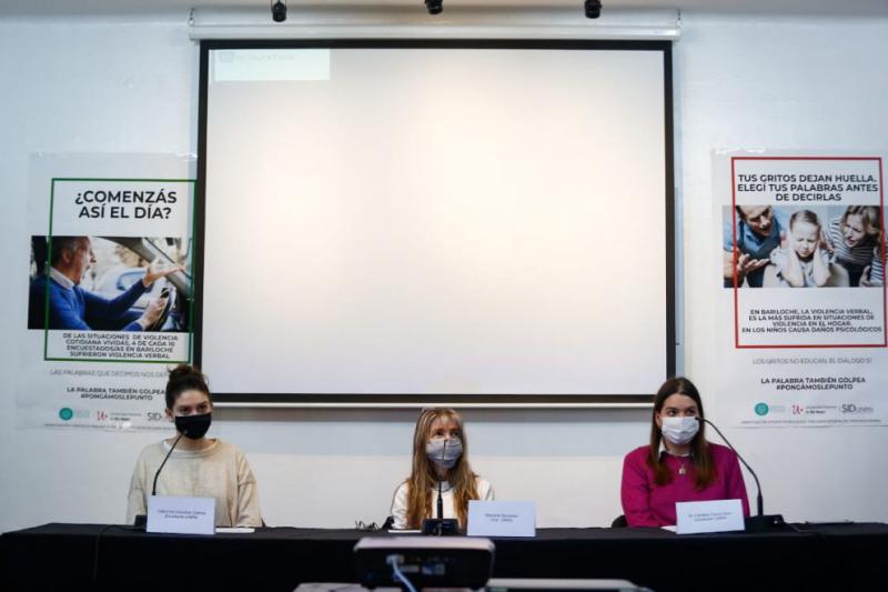 Estudiantes de la UNRN lanzan la campa&ntilde;a 'La palabra tambi&eacute;n golpea'