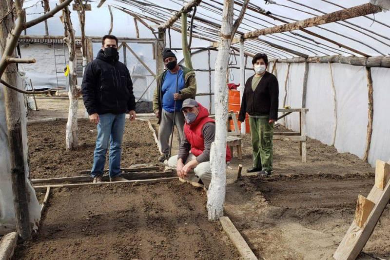 Invernaderos: Familias de Bariloche comenzaron a capacitarse