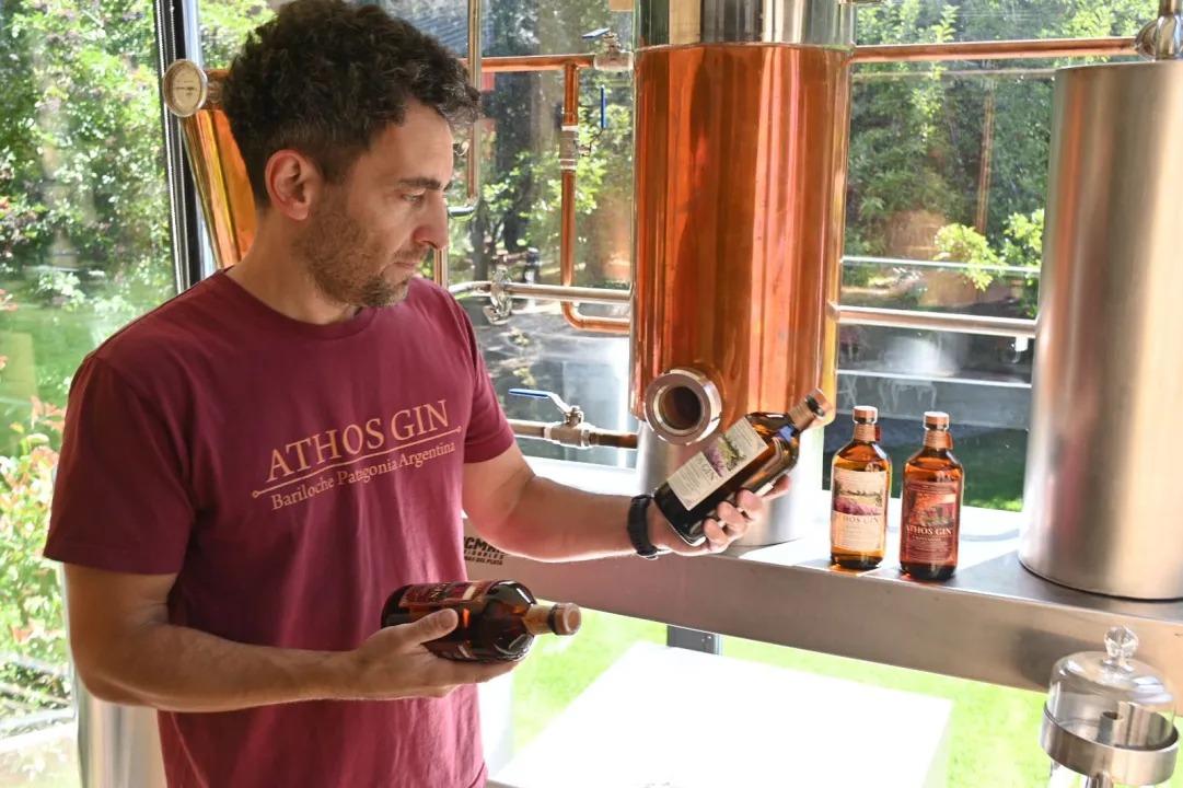 Un gin de Bariloche obtuvo dos medallas de plata en Francia, entre mil etiquetas de todo el mundo